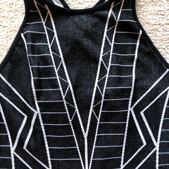 Womens BCBGeneration Black White Pattern Crop Knit Tank Top BCBG Sleeveless M/L - Picture 5 of 12